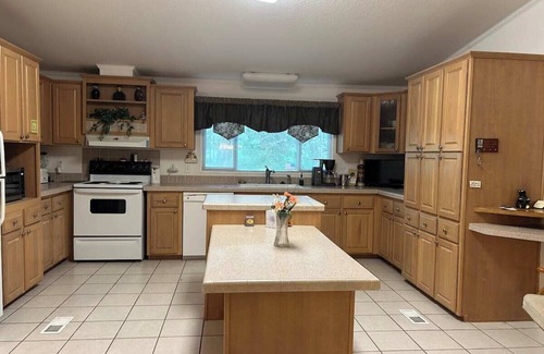 Elm Mott House | Cozy! Oak Grove Home - Close to I-35