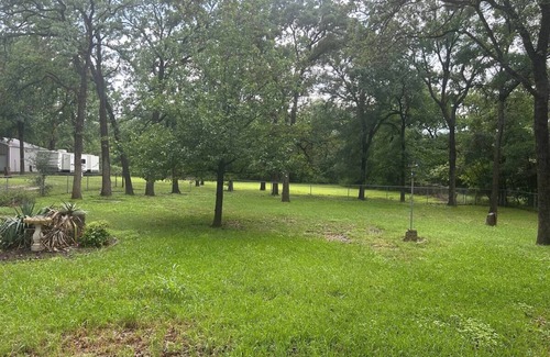 Elm Mott House | Cozy! Oak Grove Home - Close to I-35