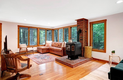 Quechee House | Cozy Oasis! 3bd/2ba Quechee Cottage