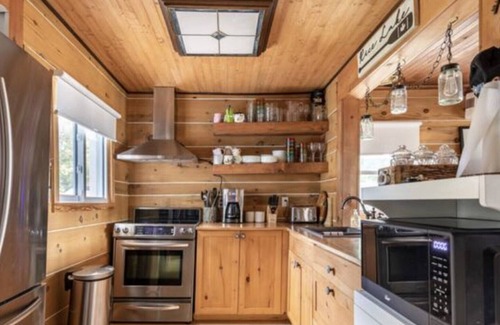 Hastings Cottage | Cozy oasis by the Trent River/Rice Lake