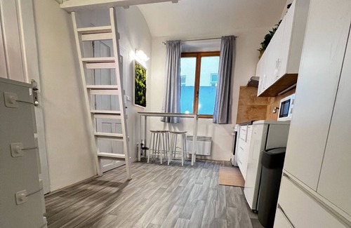 Kosire Apartment | Cozy Oasis: Central & Quiet