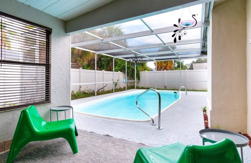 Bay Crest Park House | Cozy Oasis Home with Swimming Pool