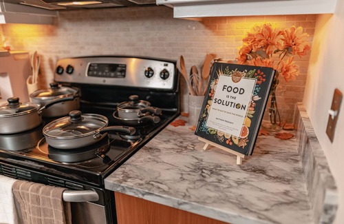 Downtown Apartment | Cozy Oasis in Heart of DC Suburb w/Free Parking