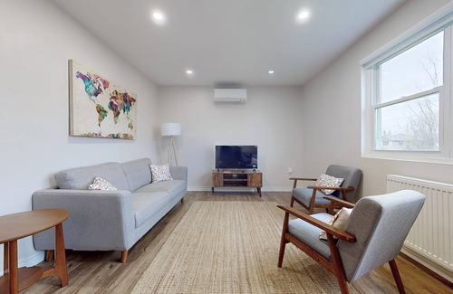 Durham Region House | Cozy Oasis in Oshawa! Spacious 3-bedroom, 1-bathroom apartment.