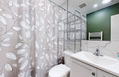 Durham Region House | Cozy Oasis in Oshawa! Spacious 3-bedroom, 1-bathroom apartment.