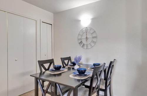 Champaign Apartment | Cozy Oasis-Indoor Heated Pool-2BR-Wifi-Near U of I