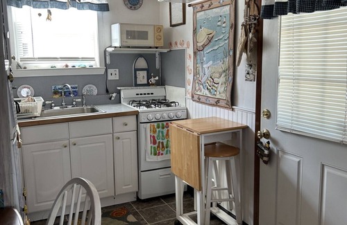 Ocean Beach I House | Cozy Ocean Beach Surf Club Unit 1 bungalow with vintage charm!