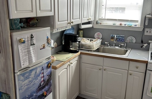 Ocean Beach I House | Cozy Ocean Beach Surf Club Unit 1 bungalow with vintage charm!