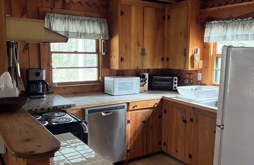 Ocean Park House | Cozy Ocean Park Cottage in the Pines easy walk to Beach