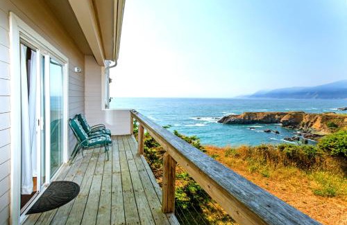 Shelter Cove Apartment | Cozy Oceanview! by OceanviewHotTubs Oceanfront! Shelter Cove, CA Tesla EV station