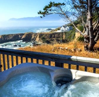 Shelter Cove Apartment | Cozy Oceanview! by OceanviewHotTubs Oceanfront! Shelter Cove, CA Tesla EV station