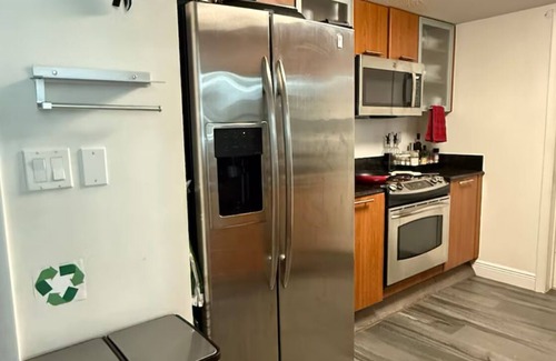 Seybold Apartment | Cozy Oceanview Room Divider Stay – Clean & Serene, great location.