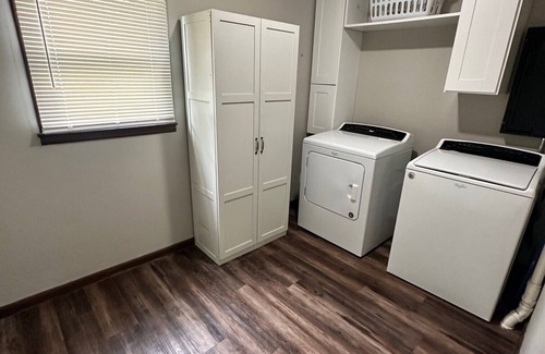 Lawrence House | Cozy on Campus! Keep it simple at this centrally-located place on the KU Campus.