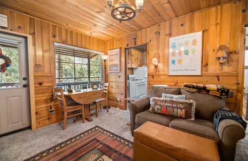 Big Bear City Cabin | Cozy on Rainbow | Fireplace | BBQ | Mountain Getaway