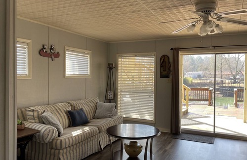 Mid America House | Cozy on the Lake