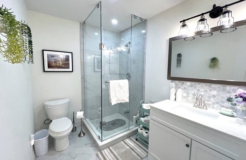 Markham House | Cozy one bed with private bath