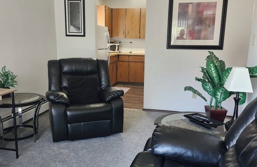 Red Deer Apartment | Cozy One Bedroom Apartment With Balcony Near Red Deer Hospital! Free Laundry.