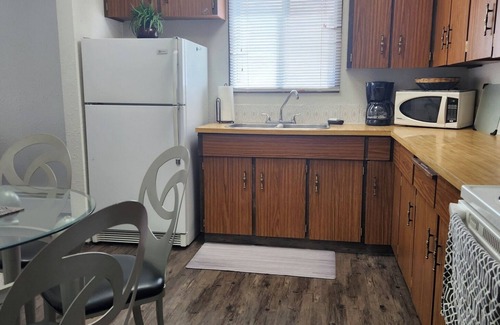 Red Deer Apartment | Cozy One Bedroom Apartment With Balcony Near Red Deer Hospital! Free Laundry.