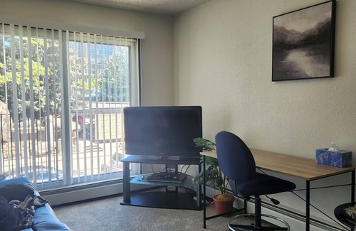 Red Deer Apartment | Cozy One Bedroom Apartment With Balcony Near Red Deer Hospital! Free Laundry.