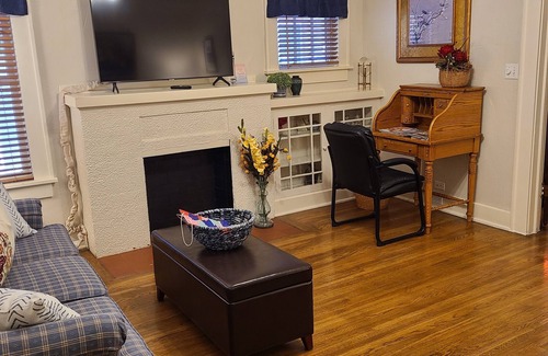 Amarillo Apartment | Cozy one bedroom apartment in historical district