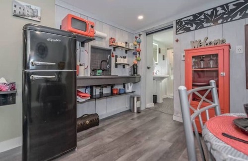 Elora Apartment | Cozy One bedroom apartment a minute walk away from the Elora mill -pet friendly