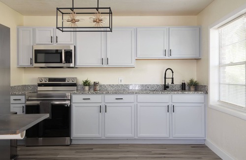 Ballast Point Apartment | Cozy One Bedroom Apartment!