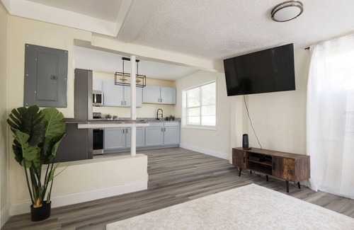 Ballast Point Apartment | Cozy One Bedroom Apartment!