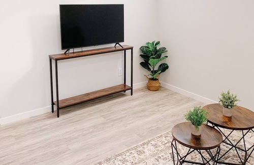 Cochrane House | Cozy One Bedroom Basement Suite