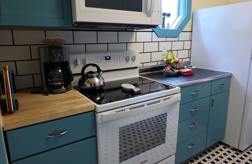 Gillette House | Cozy One Bedroom Cottage Getaway!