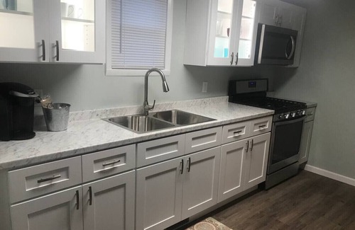 Adrian House | Cozy One Bedroom House