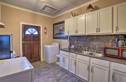 Broadmoor House | Cozy one Bedroom Summ