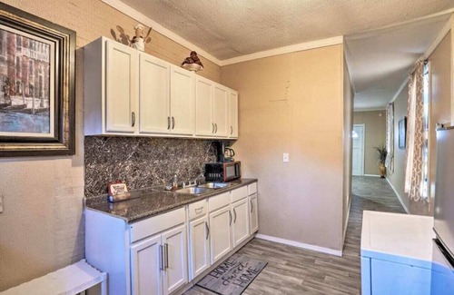 Broadmoor House | Cozy one Bedroom Summ