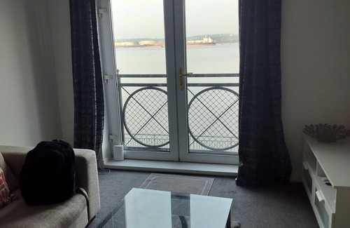 Liverpool Apartment | Cozy one ensuite bedroom shared in the flat of 3 bedrooms with water front view.