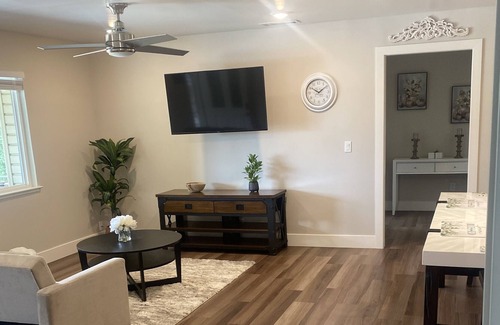 Antioch House | Cozy open view, close to freeway, hospital and shopping center.