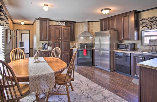 Hulbert House | Cozy Outdoor Escape w/ Porch ~ 1 Mi to Marina