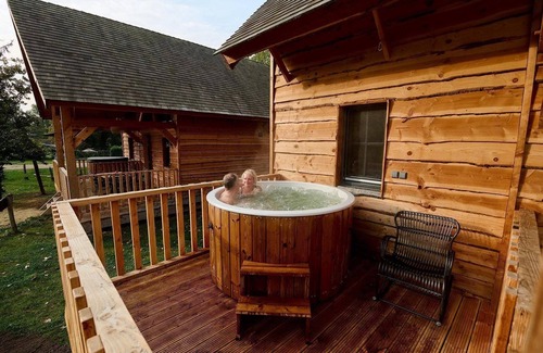 Uden House | Cozy overnight stay at 't Heydeveld with a Private Outdoor Bubble Bath.