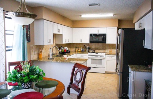 Interchange Square House | Cozy Palm Bay accommodation