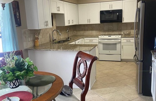 Interchange Square House | Cozy Palm Bay accommodation