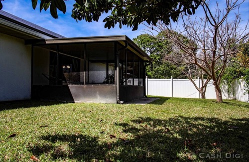 Interchange Square House | Cozy Palm Bay accommodation