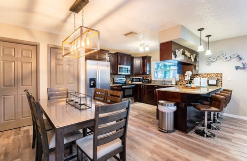 Palm Harbor House | Cozy Palm Harbor Family Oasis | Heated Pool & Spa | Pet-Friendly | Near Honeymoo