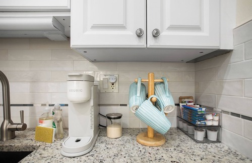Sarasota Apartment | Cozy & peaceful 1 bedroom condo with a balcony a block from Lido Beach