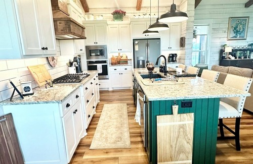 Eustace House | Cozy Peaceful Country Farmhouse close to Antiques - 12 mins to First Monday