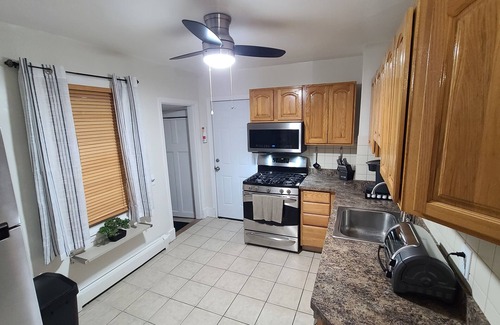 Wethersfield House | Cozy & Peaceful - gated yard, enclosed porch