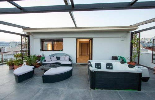 Nea Ionia Apartment | Cozy Penthouse next to Station