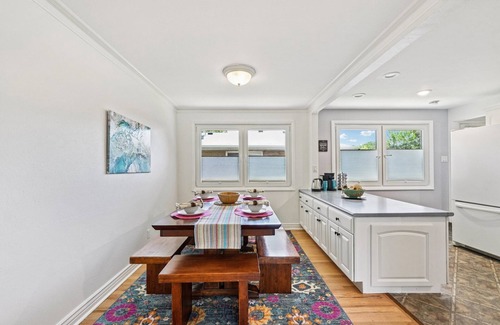 Alta Vista Area House | Cozy Pet & Family-friendly fully fenced beautiful backyard
