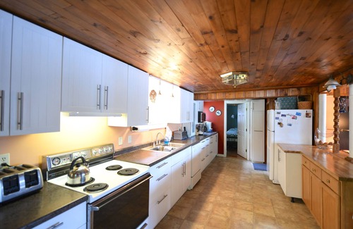 Raymond Cottage | Cozy, pet-friendly 2 bedroom home on Raymond Pond with guest apartment!