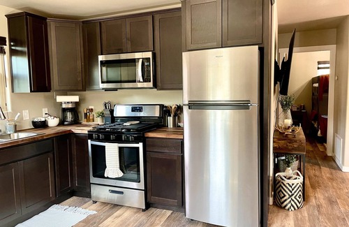 Happy Jack Cabin | Cozy Pet Friendly 2BR Cabin in the Pines, Happy Jack AZ