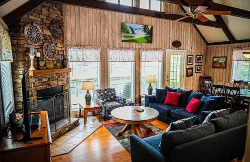 Pine Mountain Ski Chalet | Cozy pet friendly chalet! Perfect fishing spot!