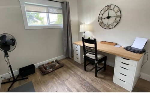 Prince George House | Cozy Pet Friendly Farmhouse Style Near Hospital