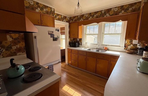 Summerlee House | Cozy, pet friendly house minutes from New River Gorge NP with large backyard